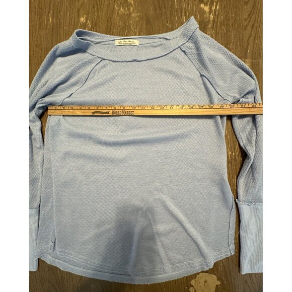 We The Free Light Blue Thermal Top Side Slit Long Sleeve Tee MEDIUM Thumb holes - Picture 2 of 8